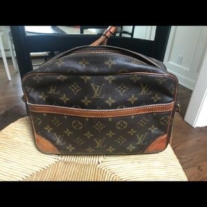 Camara case size LV bag